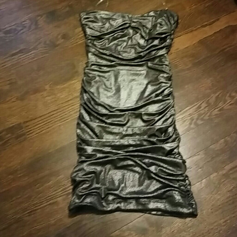 NWOT! Metallic strapless dress